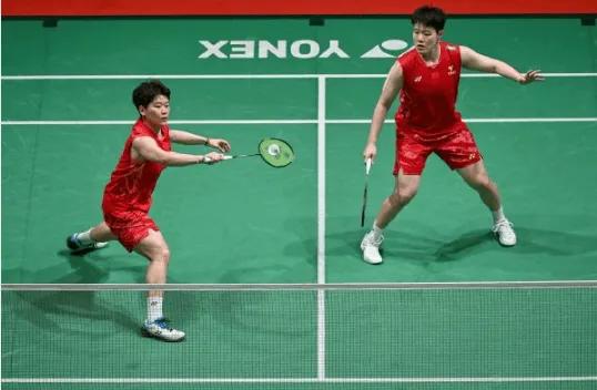 圣坛组合，貌似打日本组合，经常都处于下风。

2025年新加坡羽毛球公开赛女双半