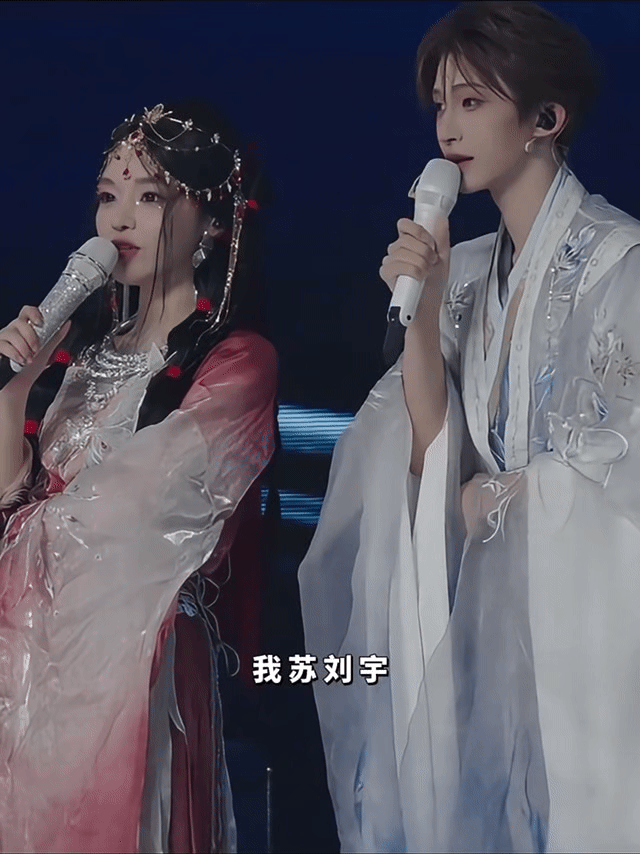 黄霄云刘宇一个敢教一个敢学黄霄雲上海演唱会教刘宇说上海话也太好笑了！“大（嘎）好