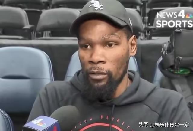 NBA历史得分榜杜兰特即将超越乔丹
杜兰特目前生涯总得分已经高达32038分，距