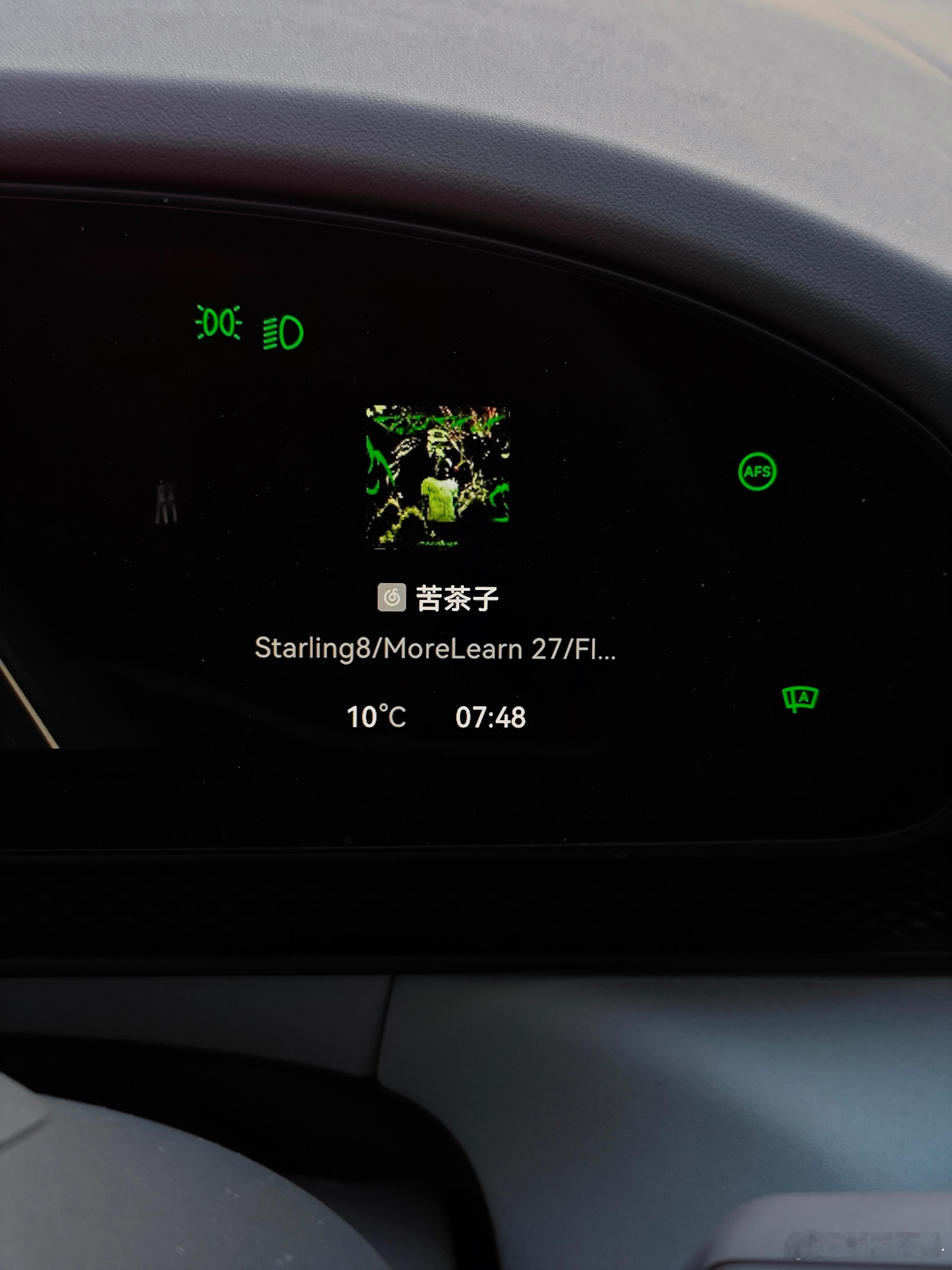 现在的这些歌起名字真是，都搞谐音梗是吧？