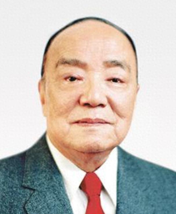 1983年杨尚昆首次见到古月时生气地说：毛主席可不是你表演出来的那种样子！
19
