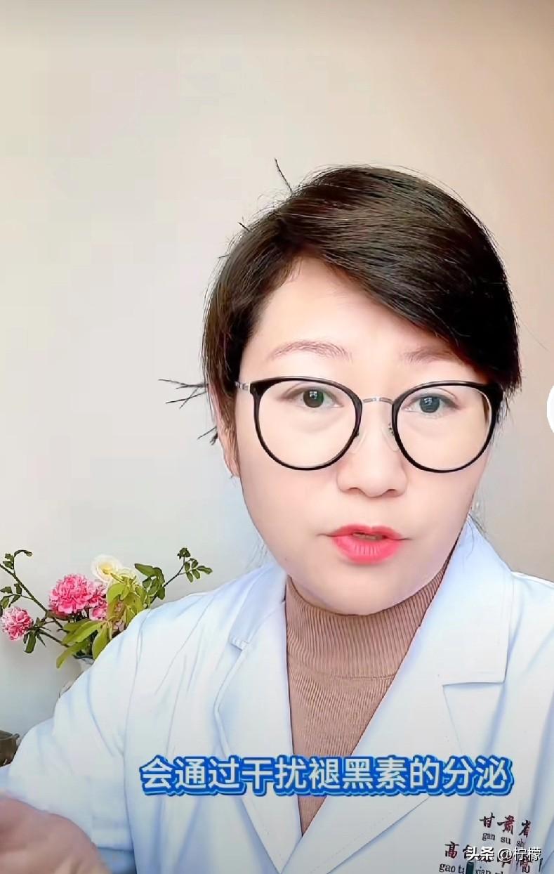 开灯睡的坏处
 
- 影响褪黑素分泌，睡得浅、容易醒、睡醒更累
- 长期可能打乱