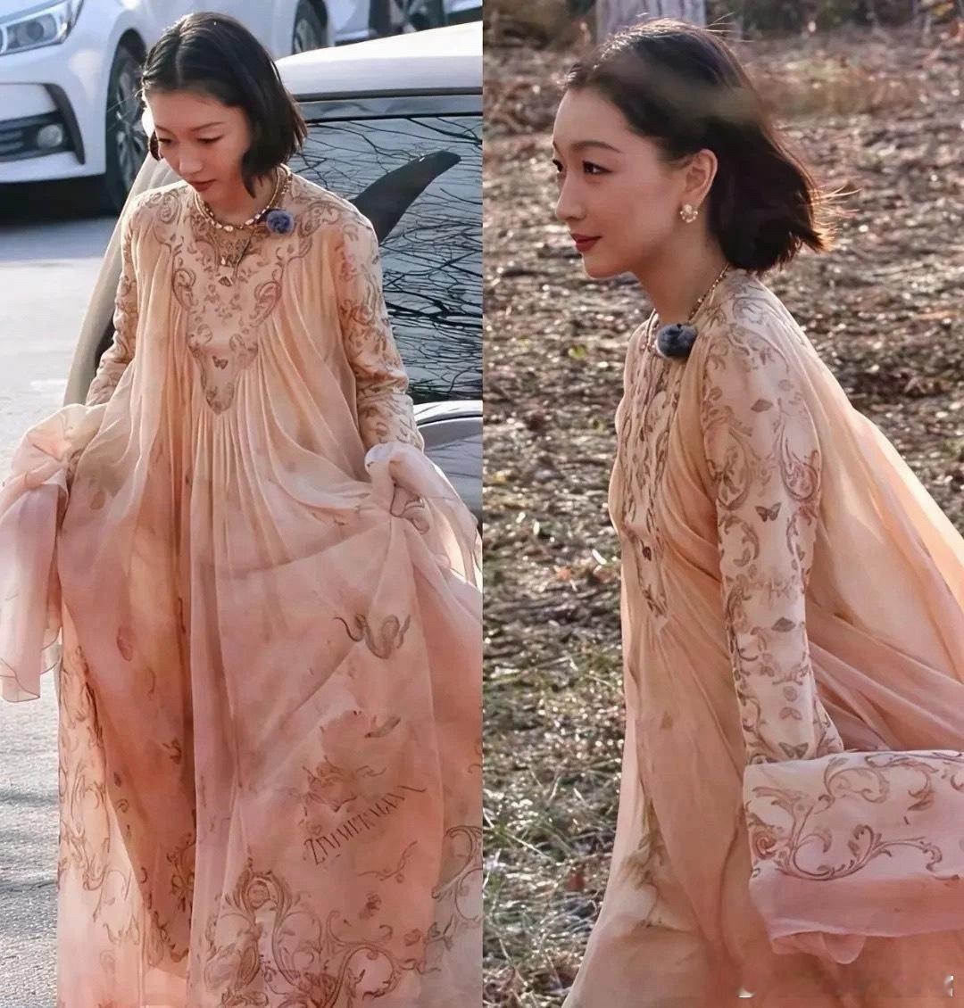 有钱人的生活我不懂，据说这裙子要十八万！￼￼￼￼ 