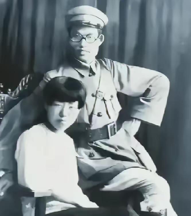 1940年，朱仲芷和萧劲光离婚。签字时，朱仲芷突然问，什么叫“体面地散场”？
