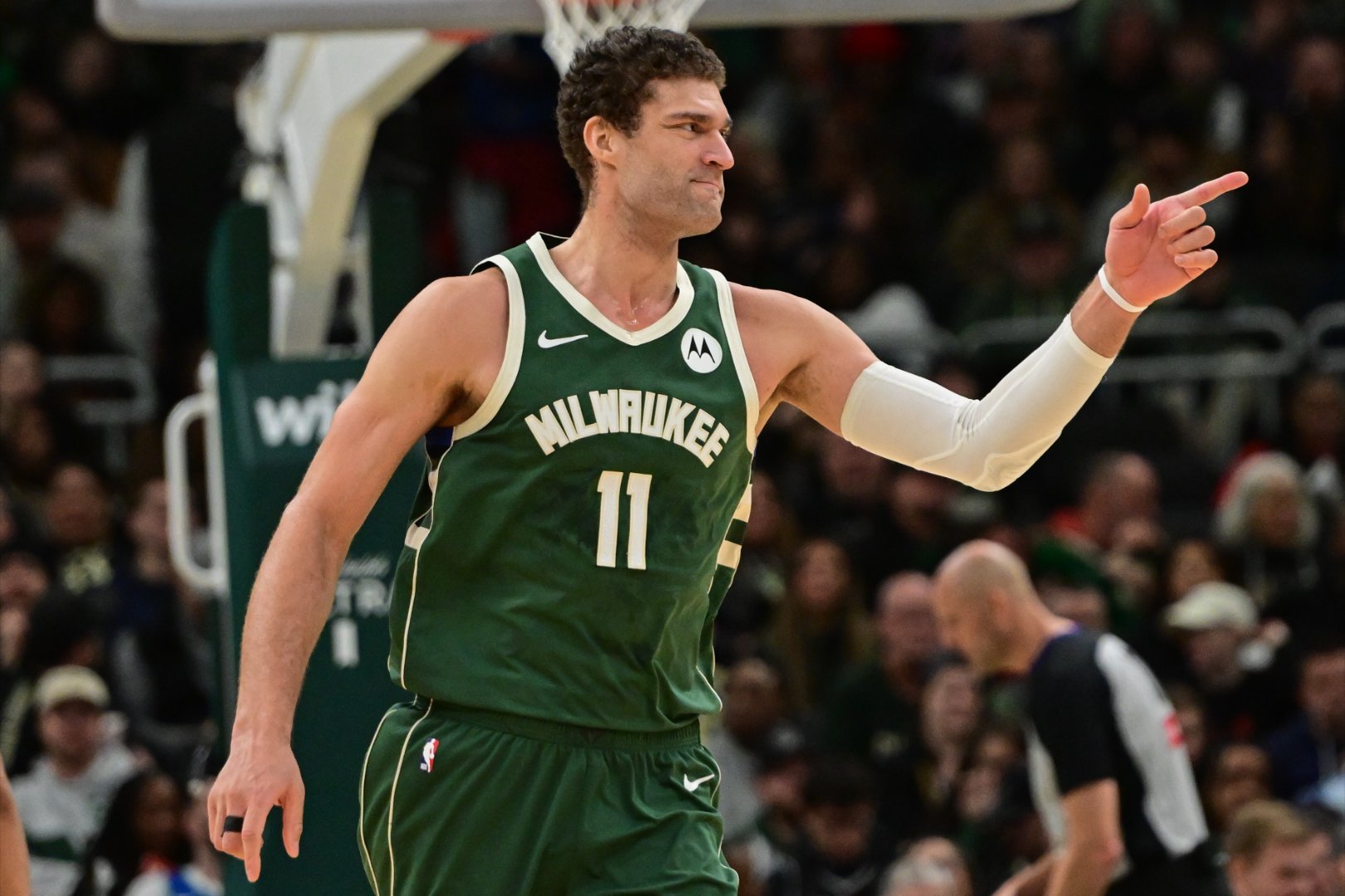 Jake Weinbach报道，大洛佩斯预计在今年夏天离开雄鹿。nba休赛期 ​