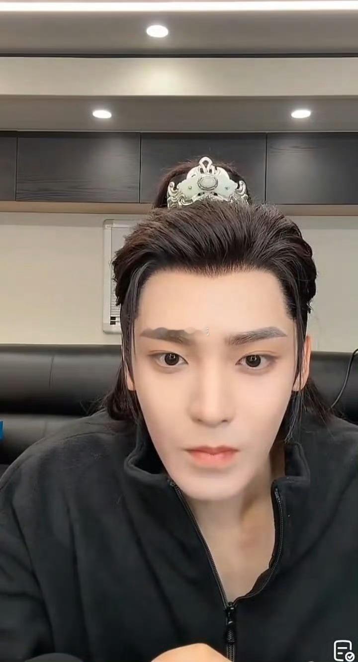 【侯明昊是直播大漏勺吧 | 这波