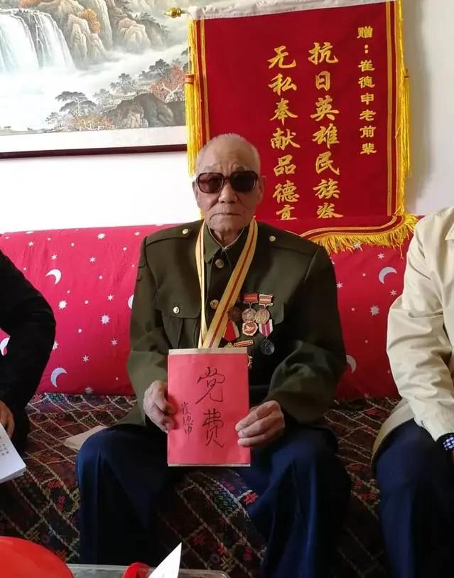 刷到宁波这位老院长的故事，我真的被深深触动了！
 
百岁老党员陈世康逝世后，子女