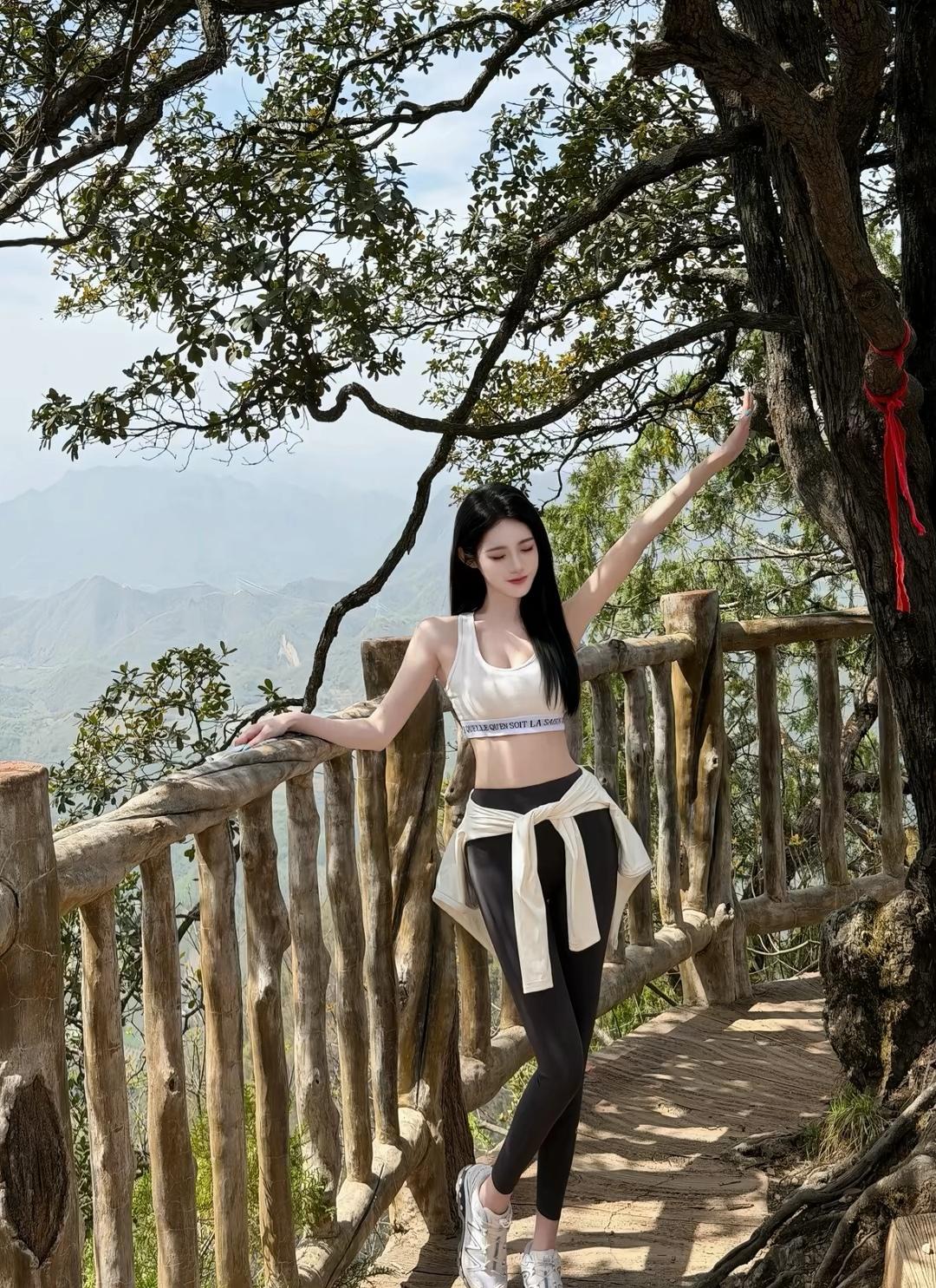 山间仙境，轻舞飞扬，感受大自然的怀抱。