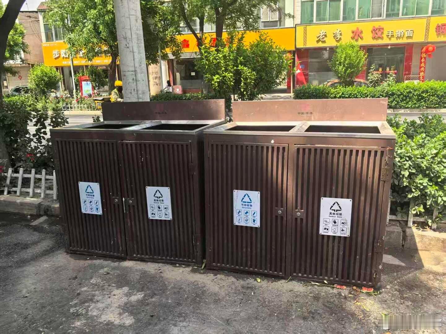 -天呐，还专门把小猫装进袋子里，跑到很远的垃圾桶…不敢想象被好好爱着的小猫都经历