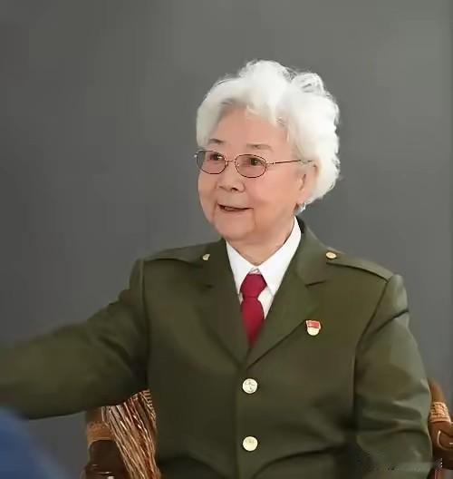 田华老师一九二八年出生在河北农村，今年已经98周岁、99虚岁了，她12岁就参加八
