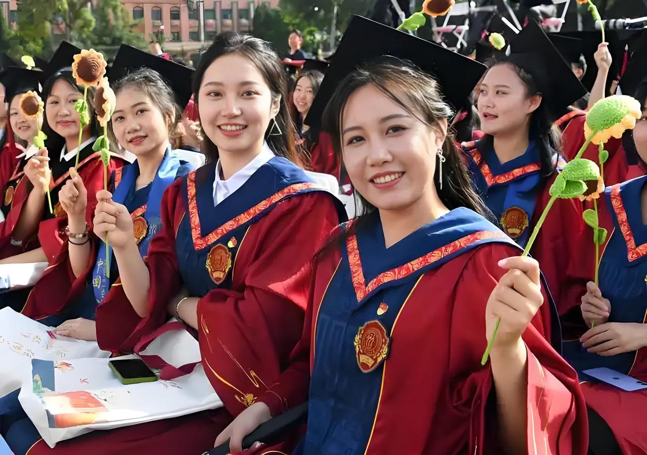 中国高等教育为中国的现代化建设输送了人才的同时，自身的体系化改革也应该步入到深水