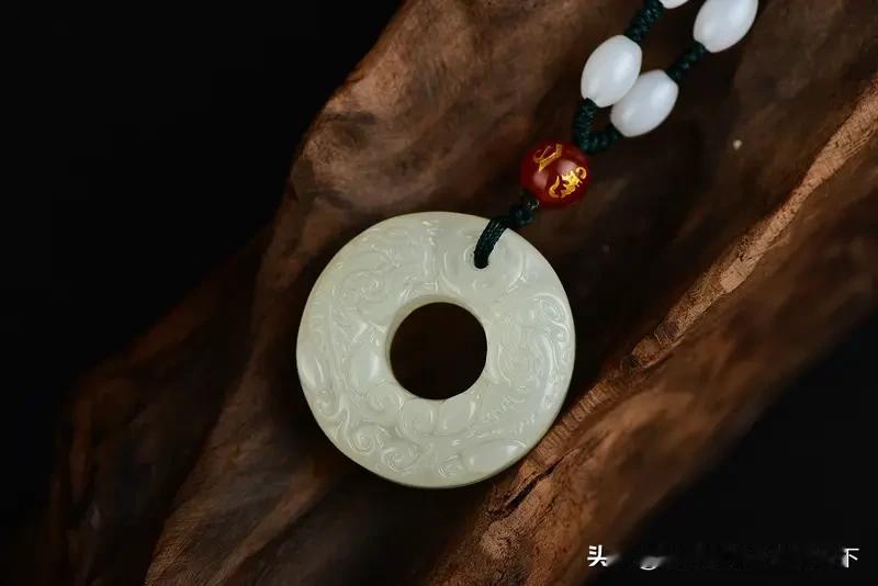 传统玉佩的暗藏寓意，古人戴玉，从来都不只是为了好看
 
很多人以为，古人佩戴玉佩