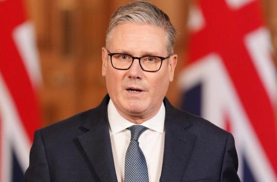 3月2日，英国首相斯塔默被伊朗狠狠教训了一顿，伊朗的无人机直接轰炸英国空军基地，