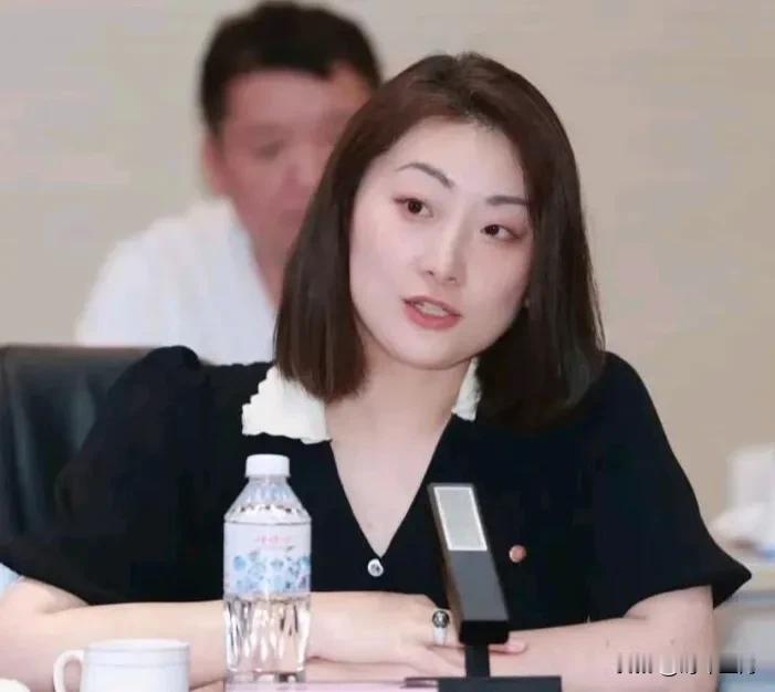 宗家家产争夺战：

目前有三位自称宗馥莉同父异母的兄妹浮出水面，分别是宗继昌（J