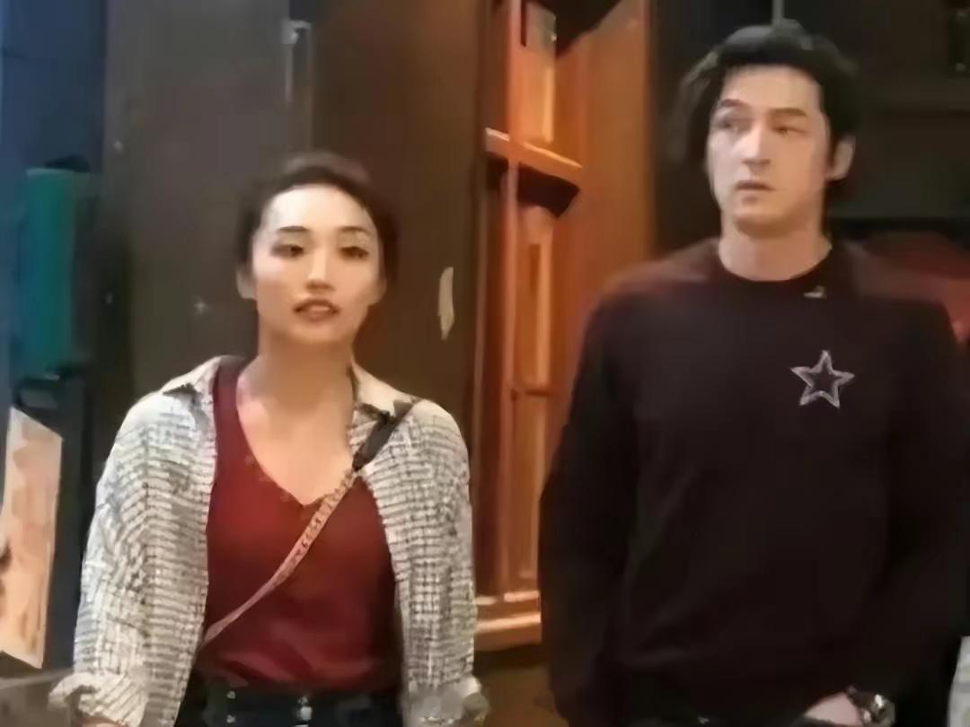 有网友提出质疑：自从胡歌离开正午阳光剧，他的作品全部扑街！虽然继《伪装者》以后，