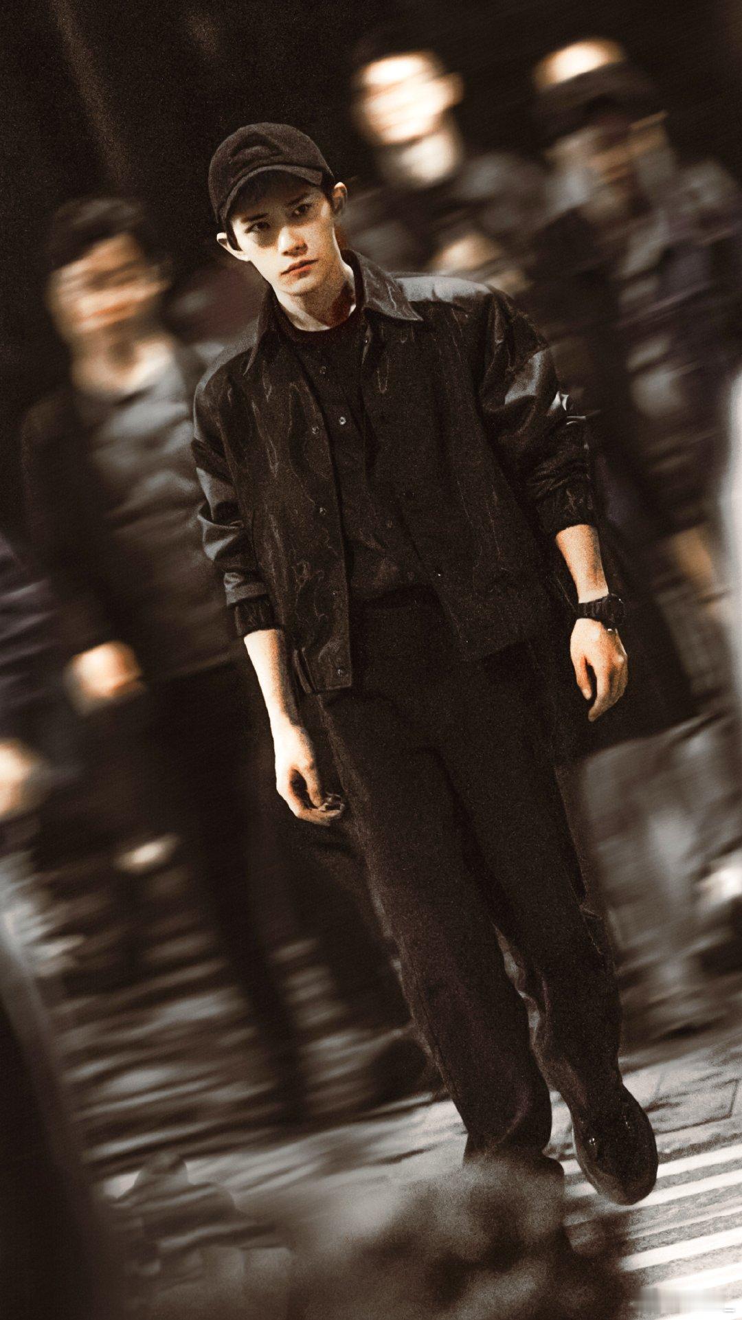 易烊千玺演出了严迪的黑白灰 从黑到白再到灰，层层递进、细腻入微，易烊千玺用演技赋