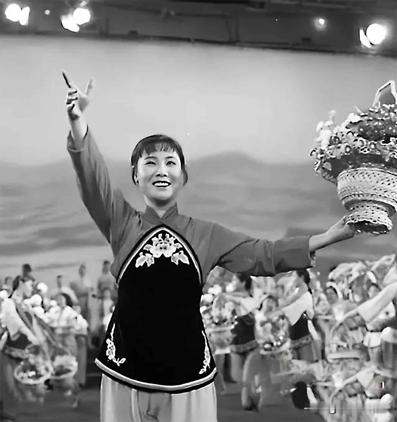 一曲大河留人间，人民艺术家郭兰英辞世
今天刷到郭兰英先生离世的消息，心中生出无限