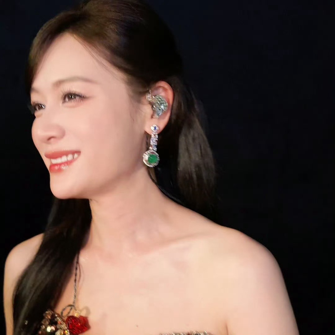 叶一茜想要叶一茜得到超强vocal战队正式集结，范玮琪、侯宇、何宣林暖心入队，茜