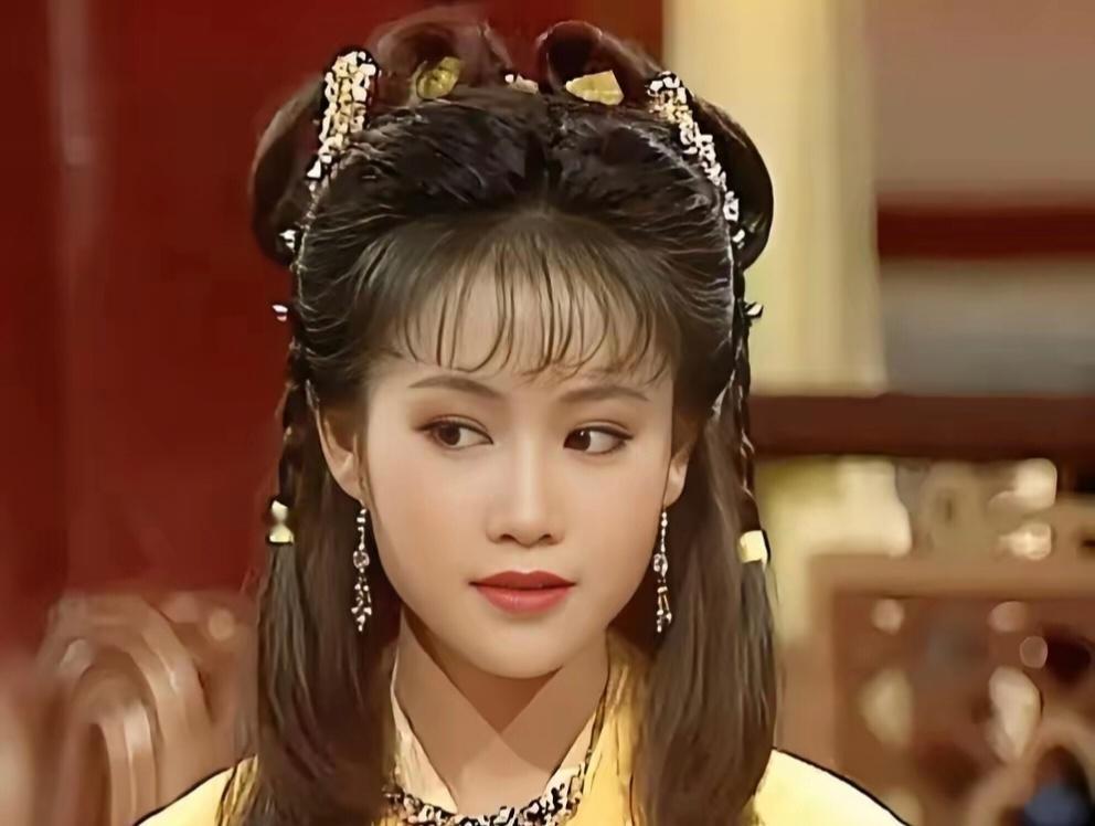 浣碧长得跟梁小冰好像啊，为什么大家都喜欢梁小冰，还夸奖她是绝色美女?却没有人夸浣