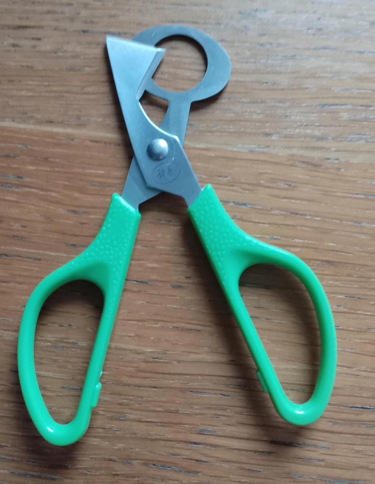 大师们，有谁知道这种剪刀是干什么用的