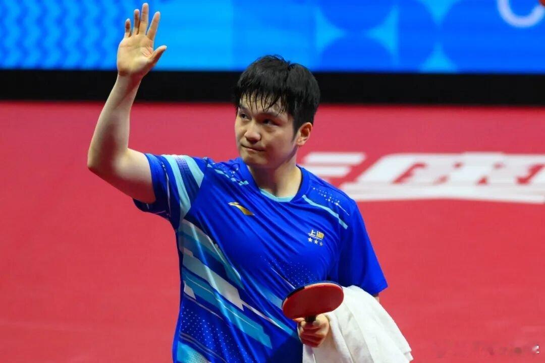 樊振东下赛季加盟杜塞尔多夫3月16日，德国萨尔布吕肯乒乓球俱乐部发文宣布：樊振东