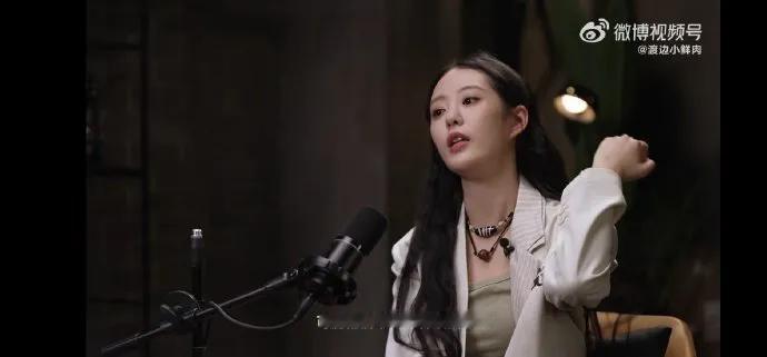 短剧圈也太敢了吧！别家藏着掖着的恋爱，他们直接搬到镜头前大大方方演情侣～观众看得