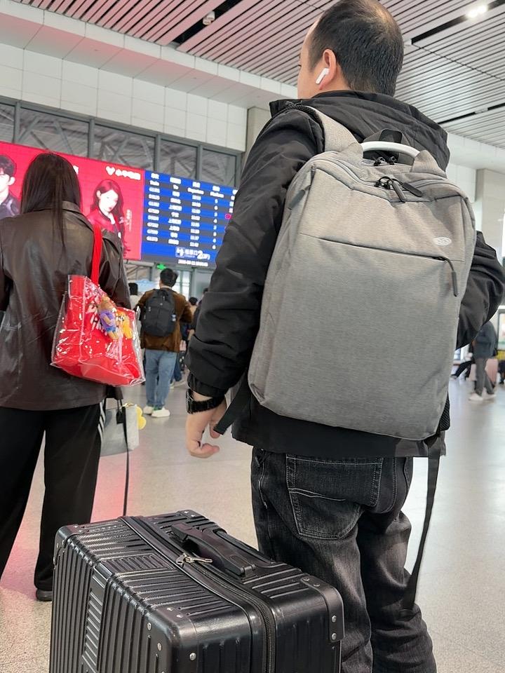 100万买奉贤，如果工作地在松江奉交界，奉贤，闵行，静安，也可能是二手或公寓，如