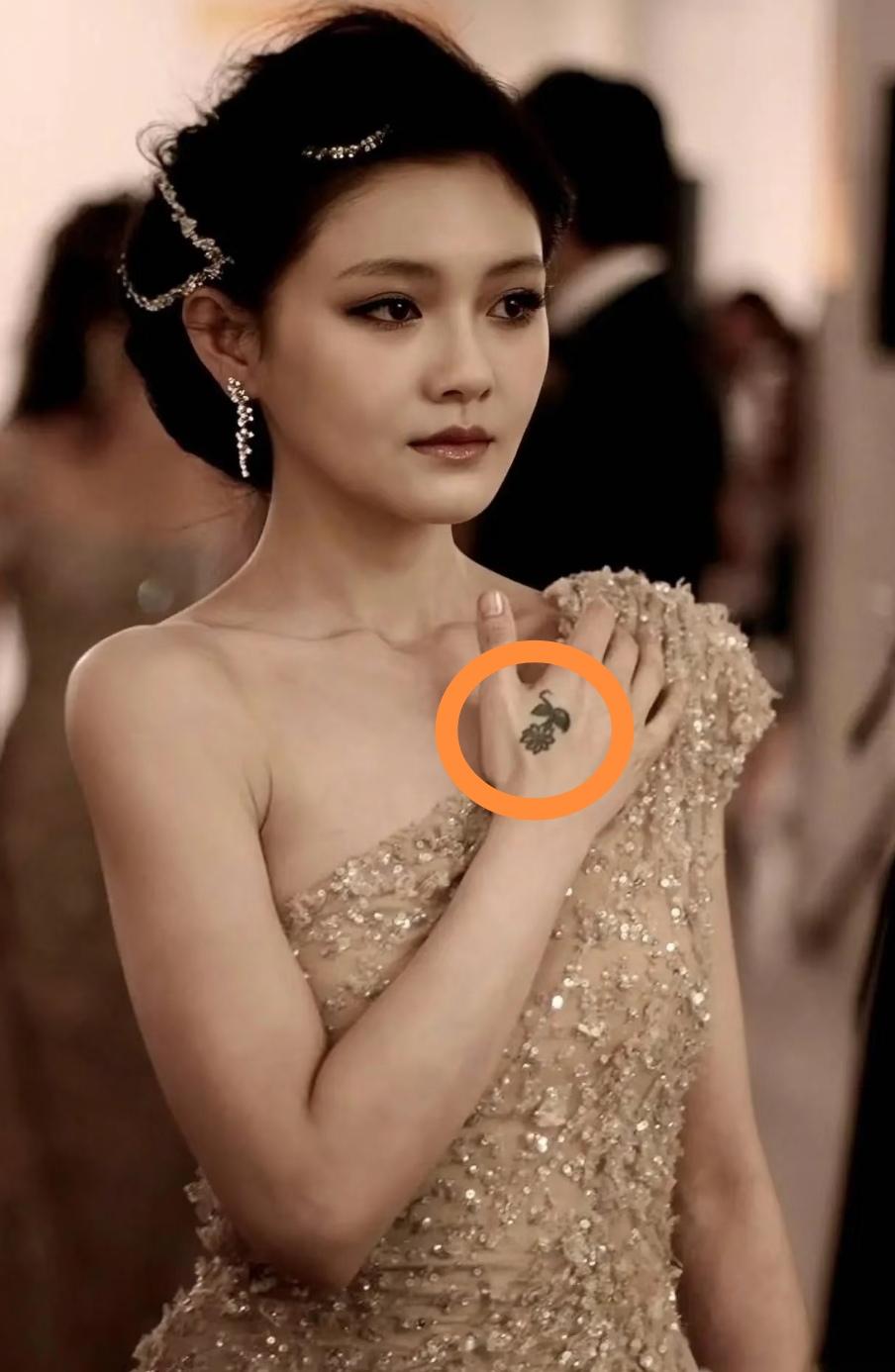 大S少女时期特别痴迷纹身，其实当时已经有各式各样的纹身贴，款式多又好看，完全能满