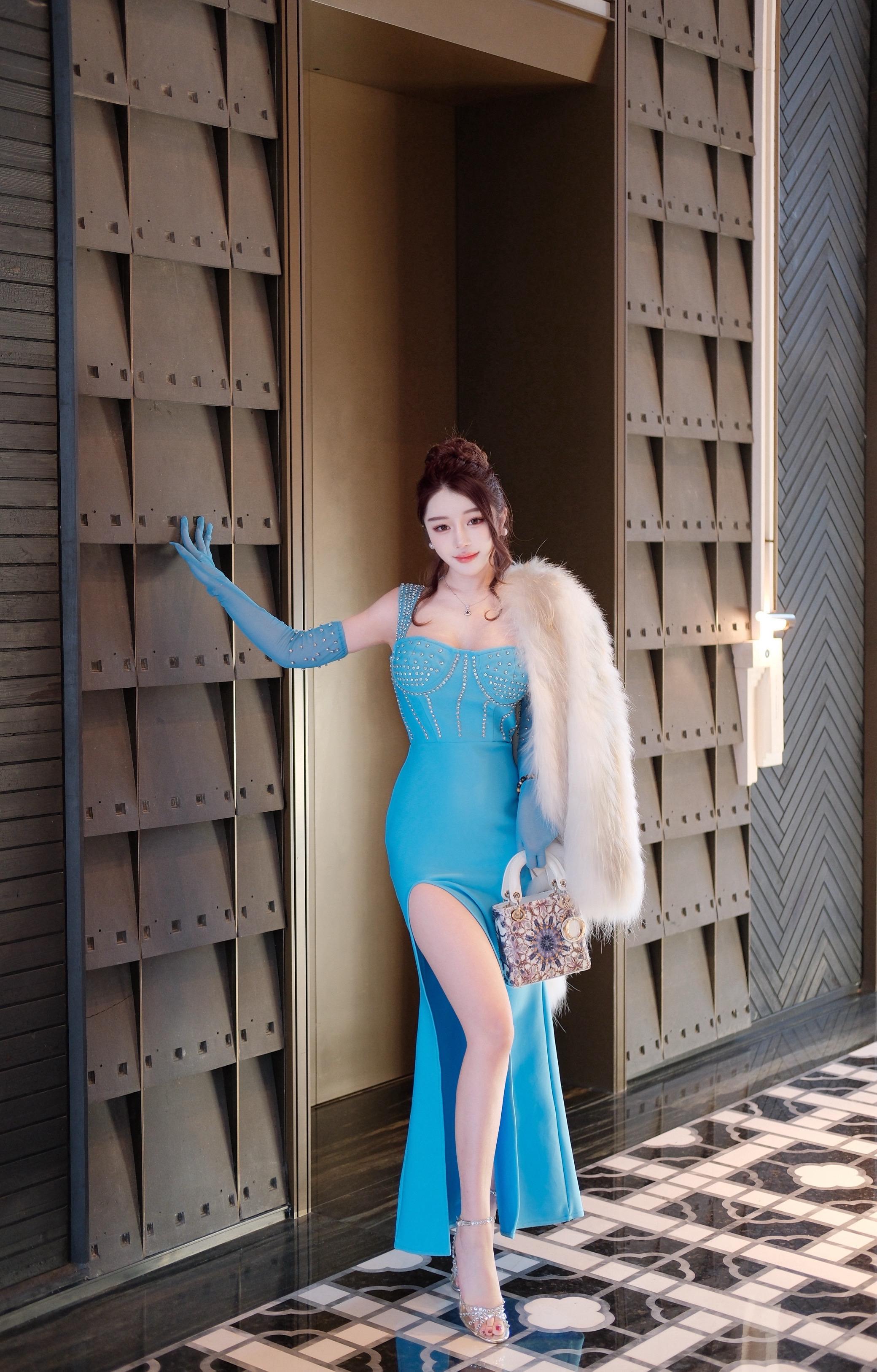 姐的气质就是硬美 从不需要什么氛围感。