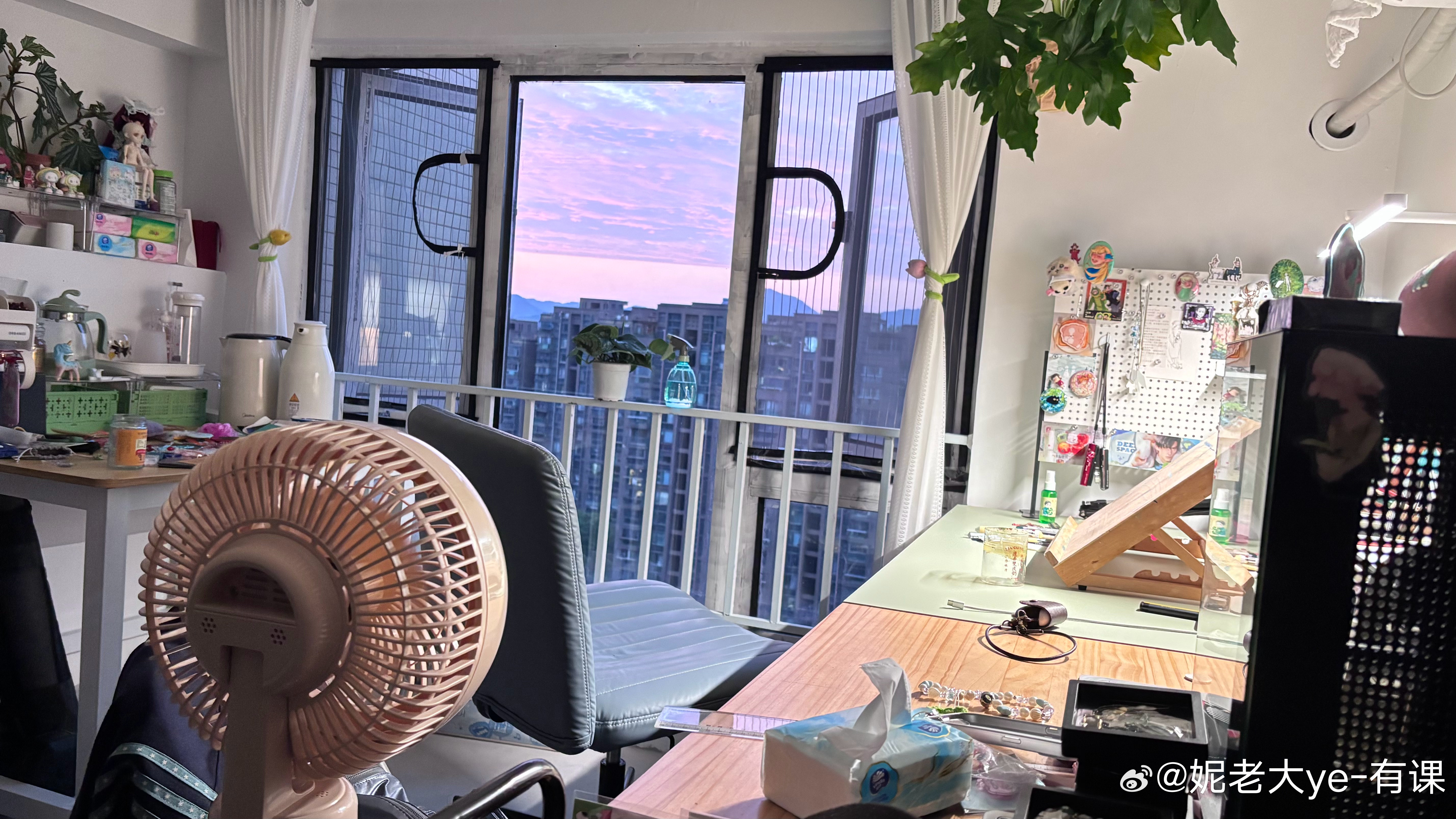 最近搬家终于断断续续的快整理完了，刚好碰上特别美妙的晚霞……^ ^美妙一刻 