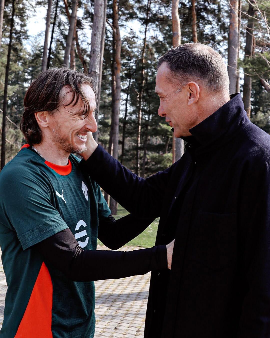 今天训练场的特别嘉宾无需介绍🇺🇦🤩