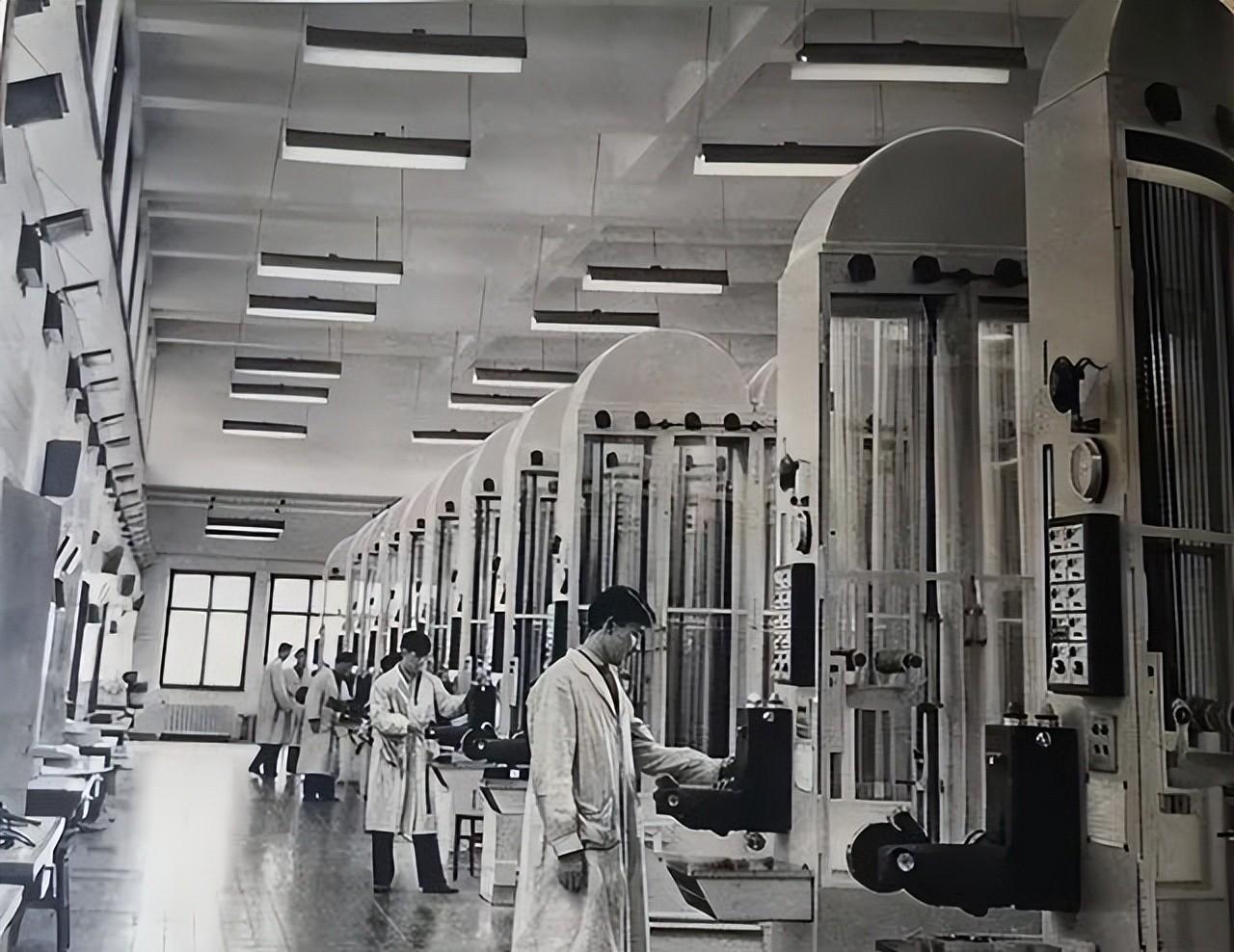 他要的是红袖添香，我要的是星辰大海。

1985年，31岁的陈凯歌刚凭《黄土地》
