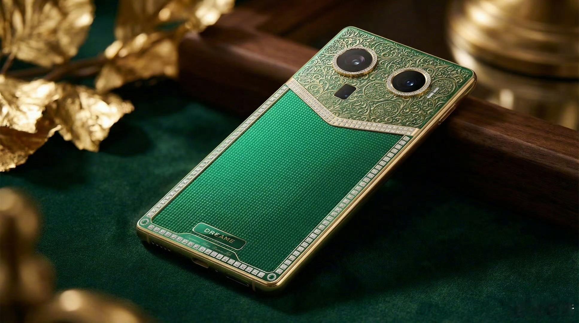 原本以为追觅造的车已经够抽象了，没想到他们老板公布了手机设计