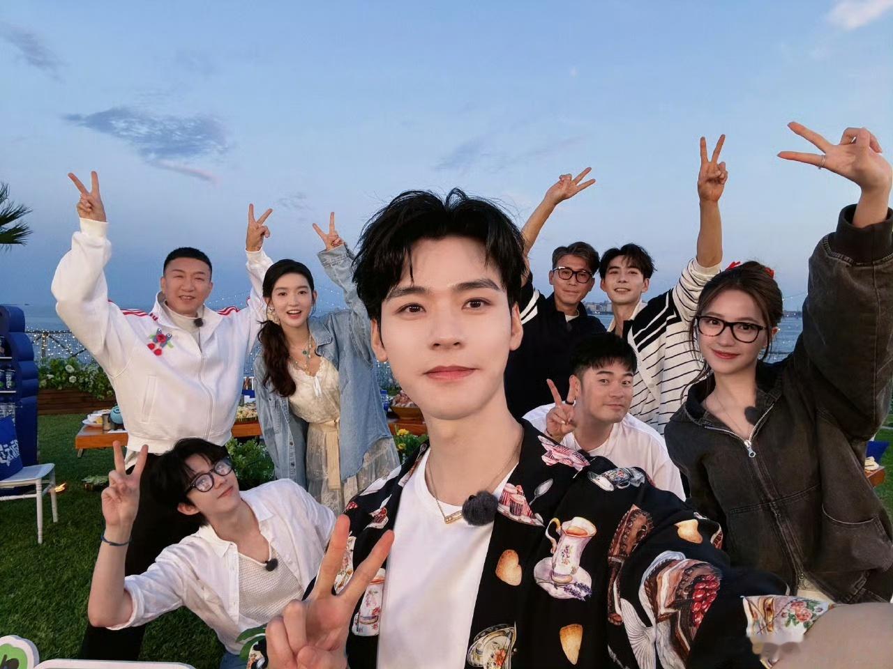 娱乐[超话]陈赫让龚俊来上海记得告诉他陈赫让龚俊来上海告诉他陈赫让龚俊来上海告诉