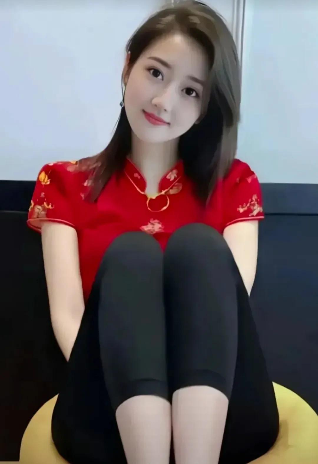 29岁年纪的女孩，依然单身一人，身边的同事朋友纷纷成双成对，而我，似乎被爱情遗忘