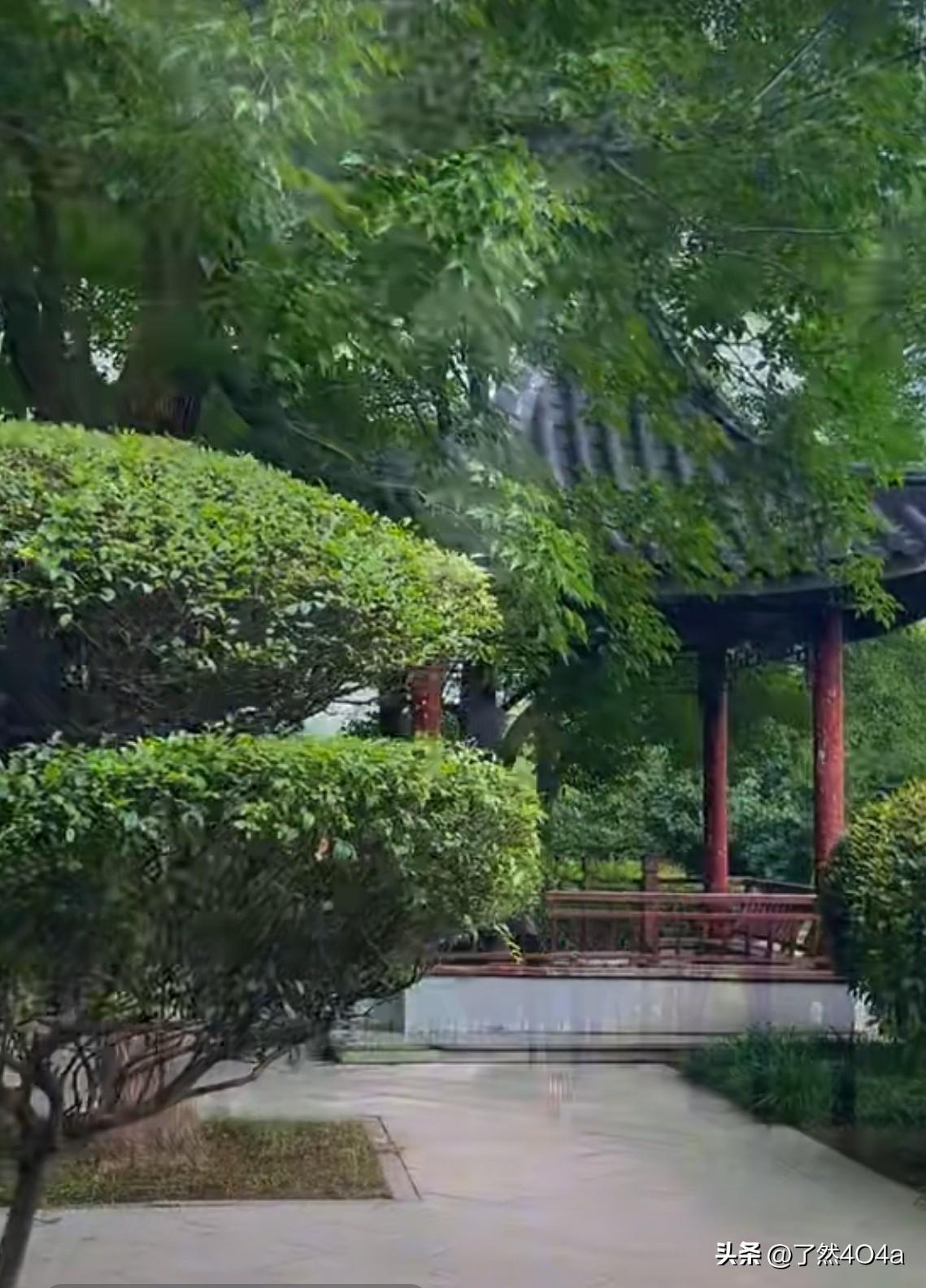 努力，是成功的一半。人生道路上难免会遇到挫折，但我们不应后退，应向理想之路奋勇前