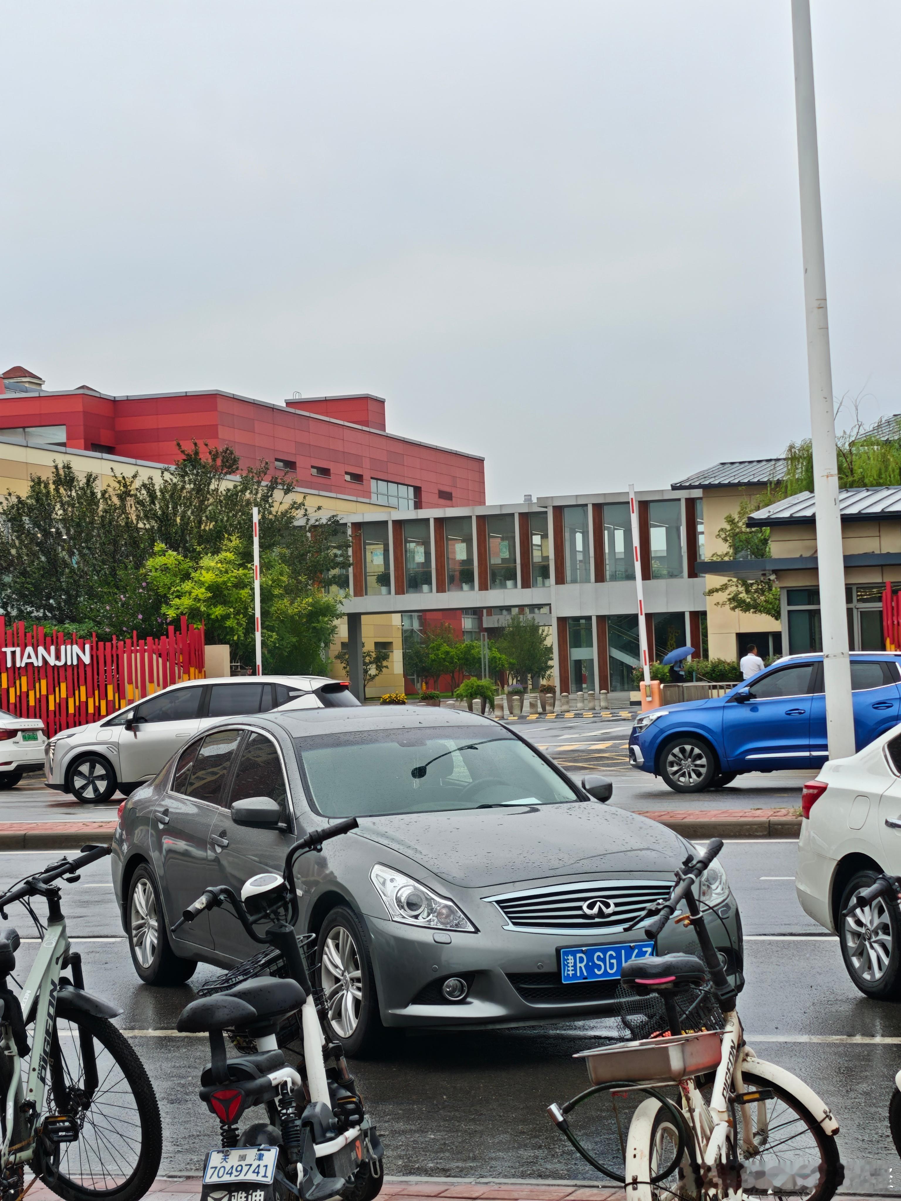马力玩聚老马在路上天津二手车 胡总娶回了Si这台英菲尼迪G25也渐渐的被冷落了许