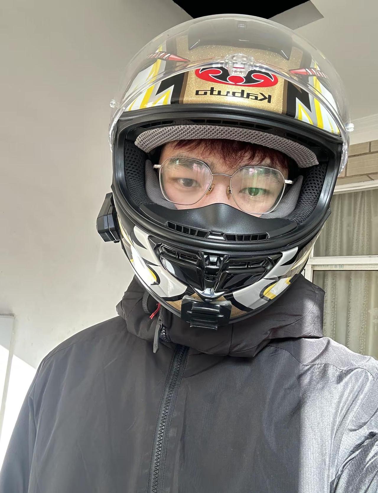 分享一张你戴头盔的照片