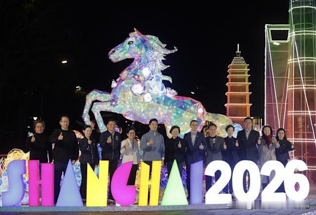快讯：台北灯节花博展区开展， 蒋万安参观上海灯区 ！

2026台北灯节25日晚