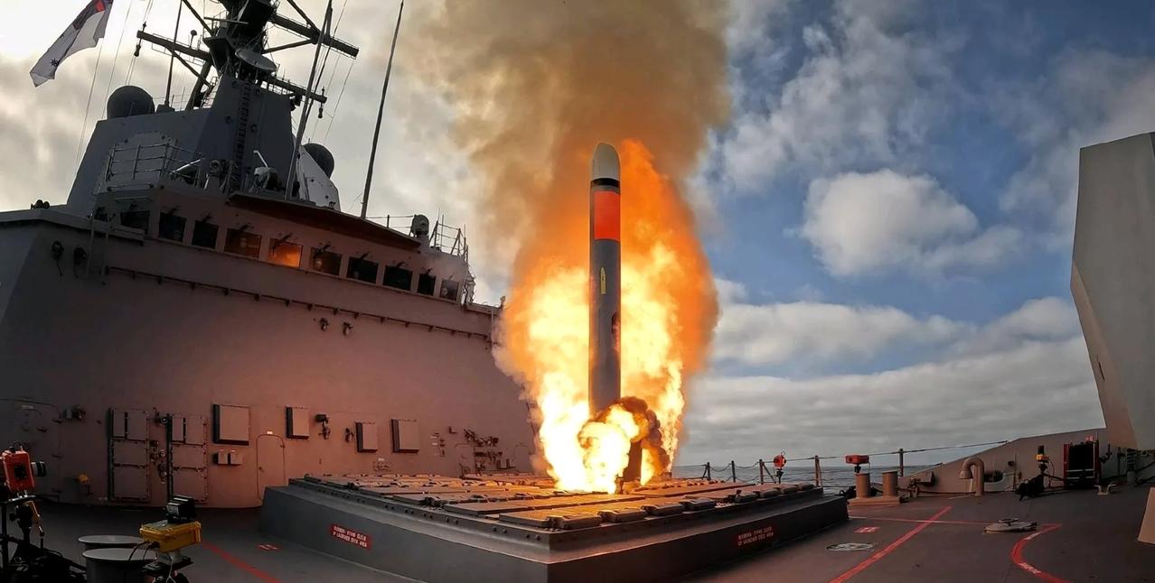 特朗普透露，美军正在为波斯湾的军舰重新填装导弹。

《华尔街日报》报道，当地时间