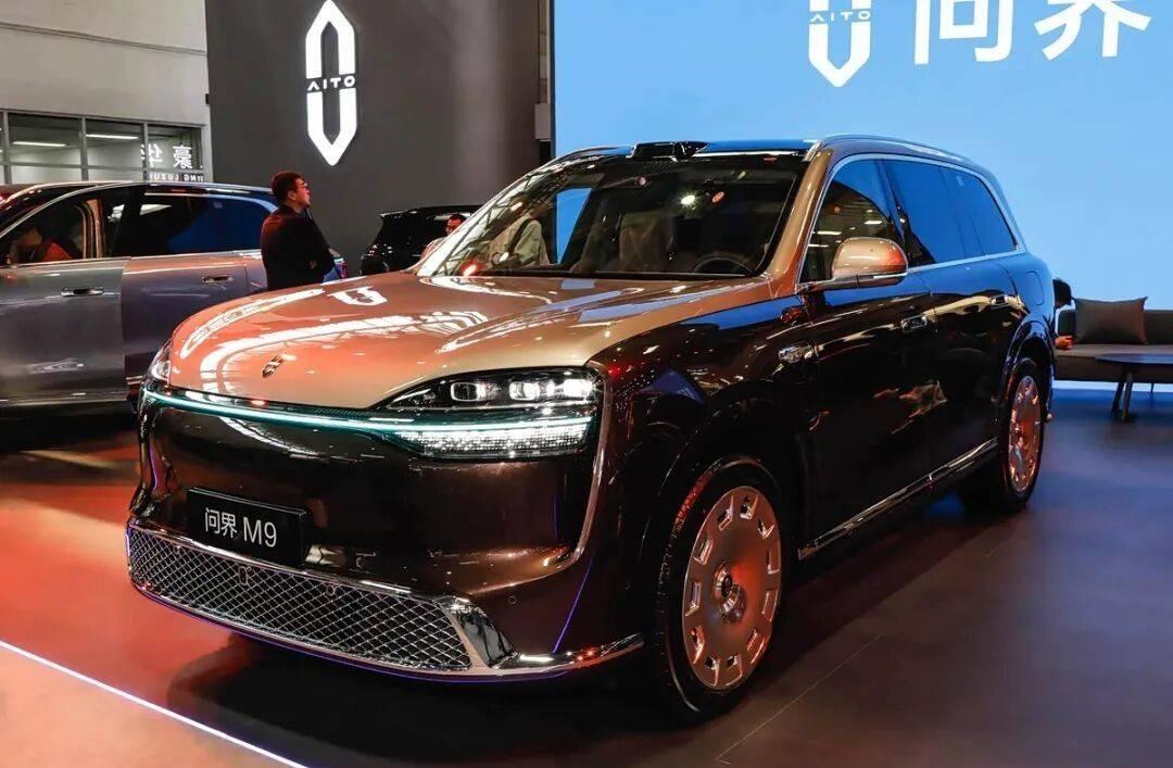 三周交付破万！问界M9创下50万级车型全新交付纪录！

鸿蒙智行价位车型交付速度