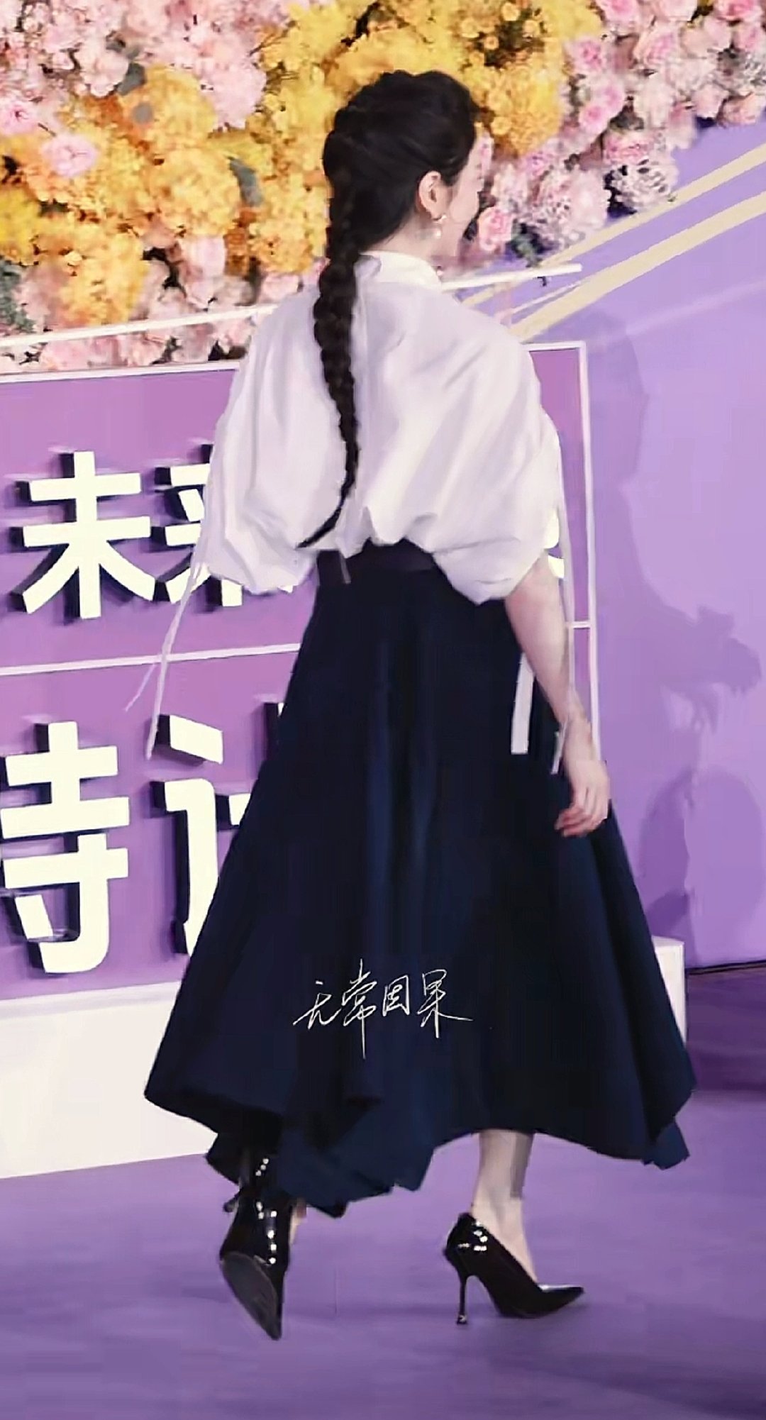 唐诗逸这高跟鞋👠完全踩在我心上