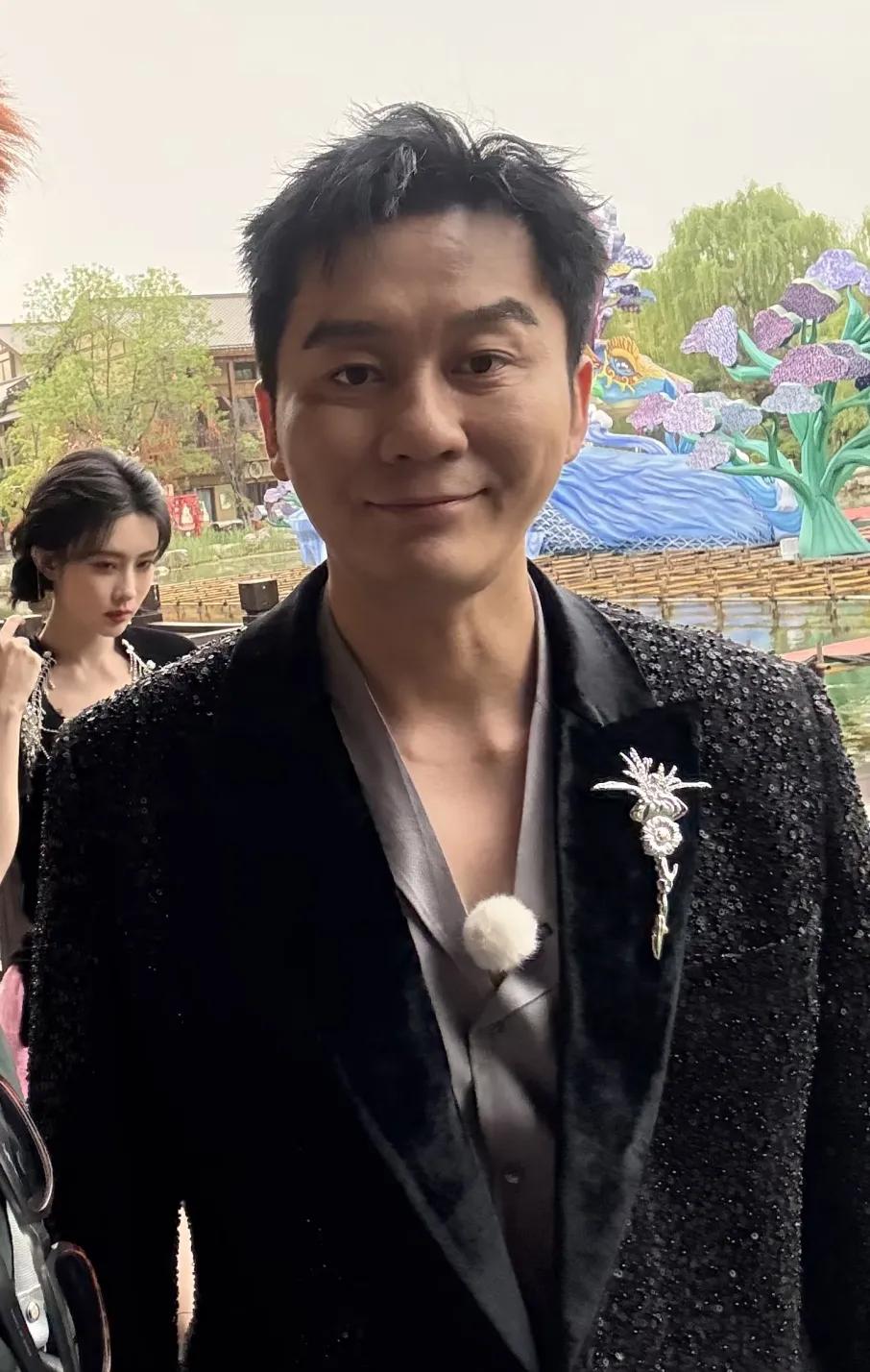 李晨现在都48岁了，看来不打算结婚了这辈子只能呆在跑男里，直到跑不动才退休。
以