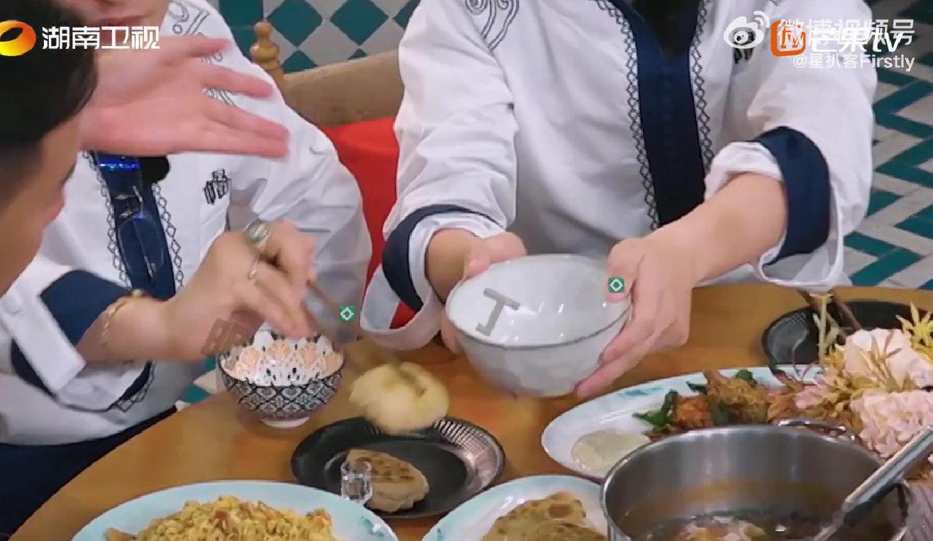 丁禹兮[超话]丁禹兮吃饭把自己香迷糊了丁禹兮吃饭好有饭张力中餐厅丁禹兮在中餐厅炫