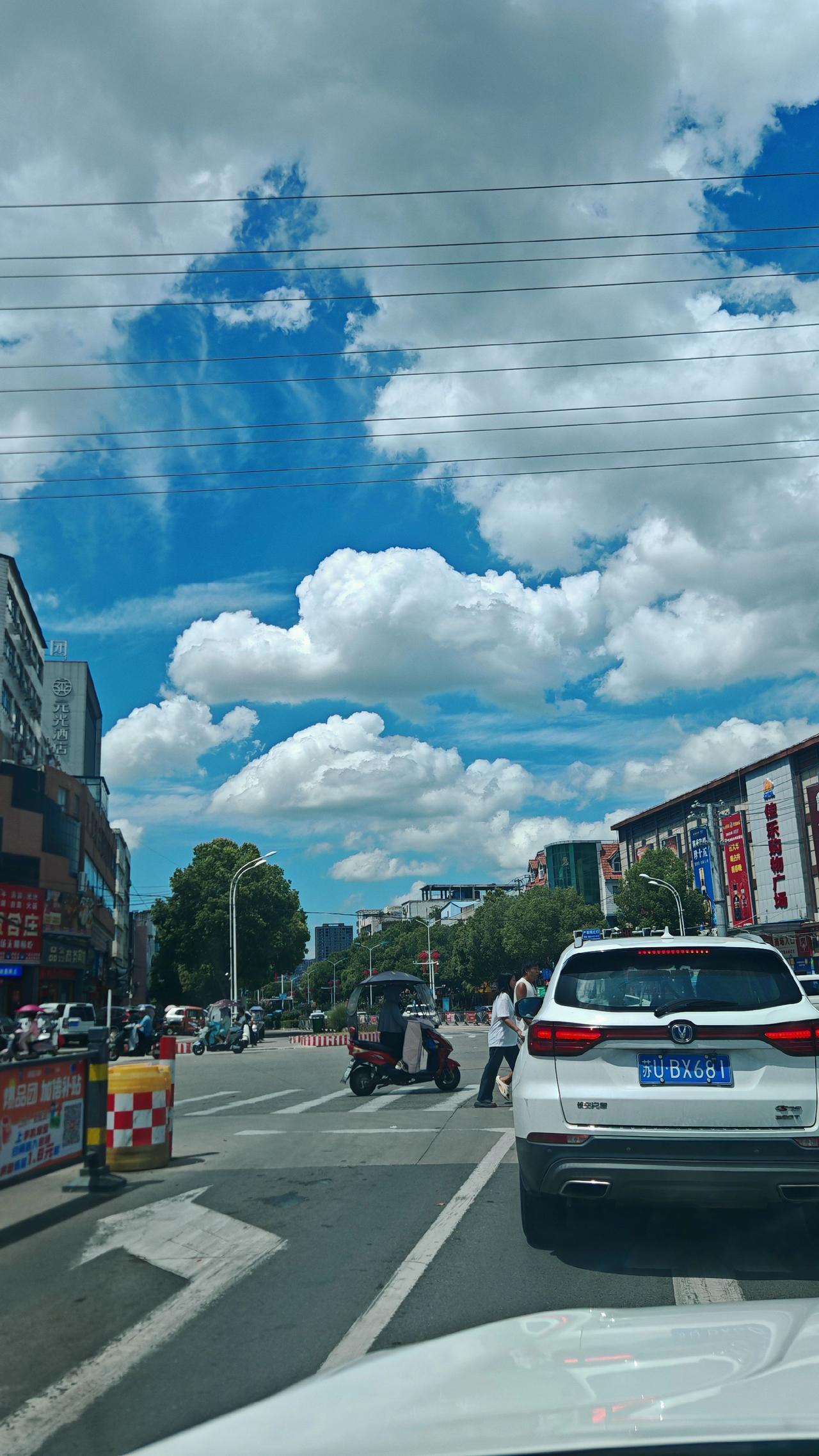 “当你不再急于求成，开始降低期望，乐观向上的时候，一切美好便会水到渠成……”人无