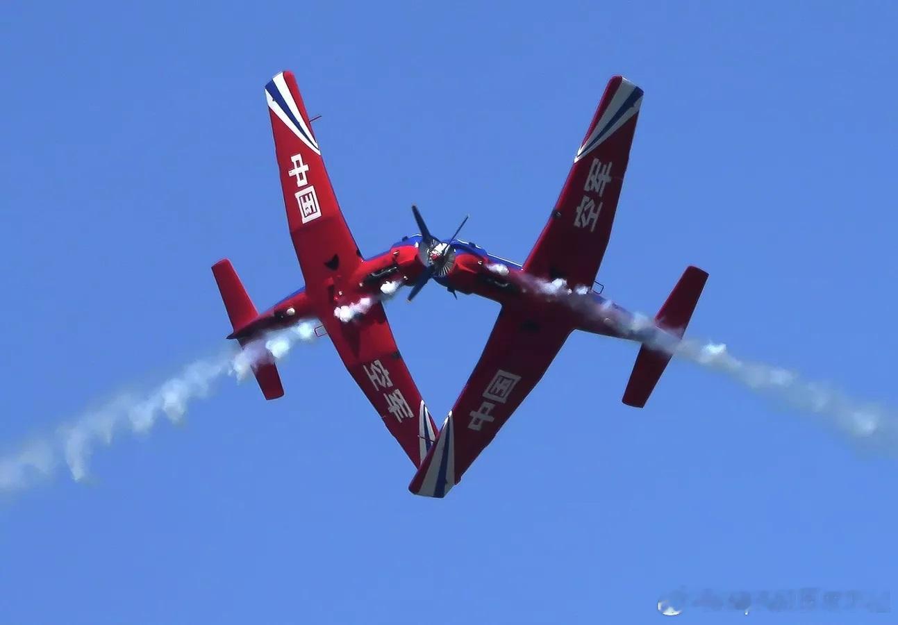 2025年9月23日2025年长春航展上，“天之翼”飞行表演队进行飞行表演