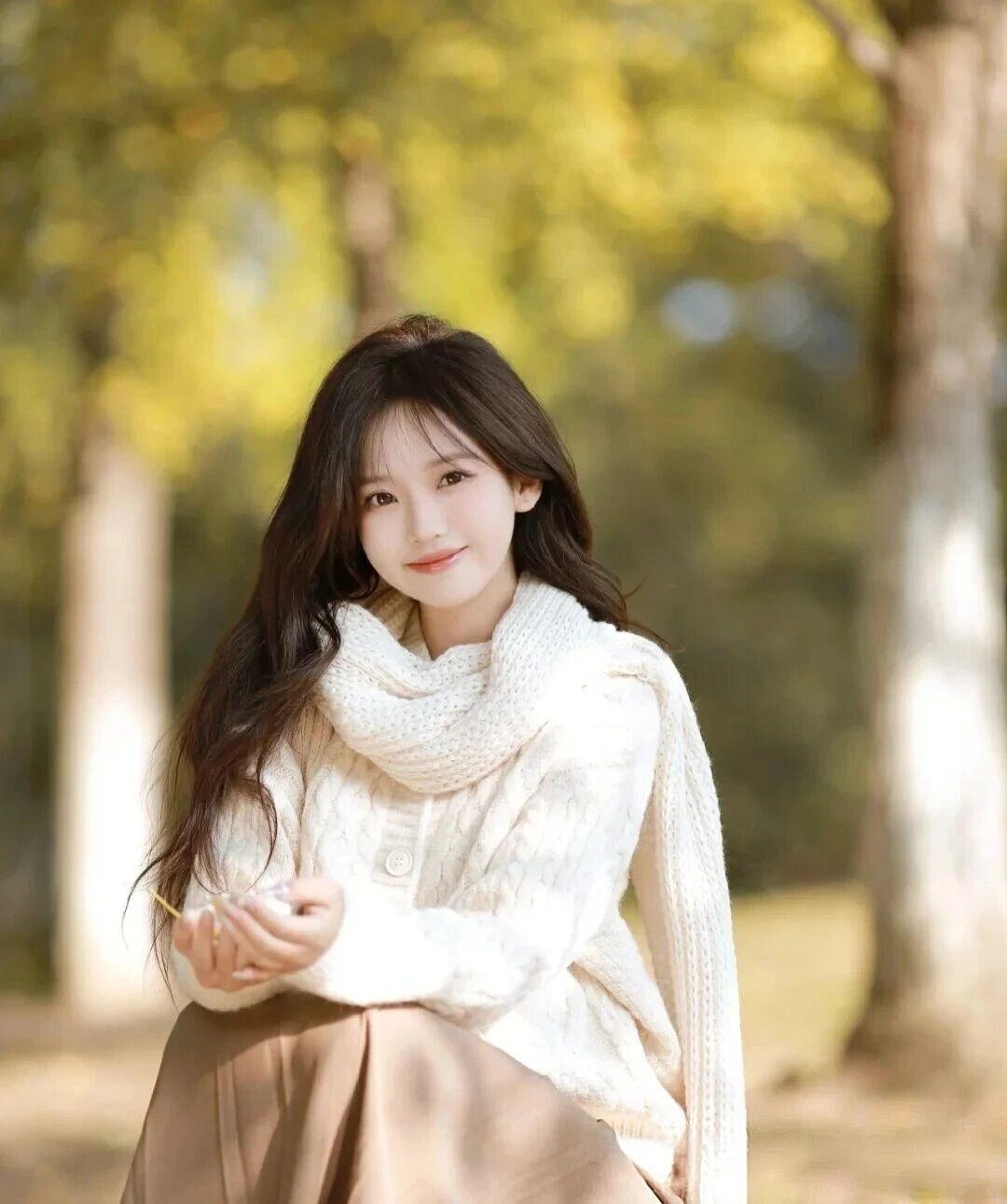 在当代社会，美的定义愈发多元，而“小姐姐”这一称呼，似乎成为了一种特殊的美学符号