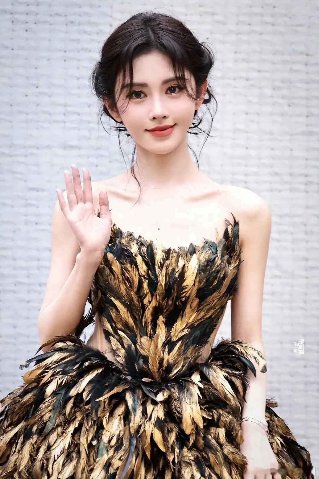 鞠婧祎这一次妆容真的好像张予曦 ​​​