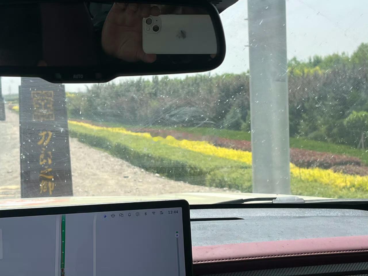 到麦盖提县了！今天难得没有沙尘暴～这两天和田、喀什都在下雨[耶]