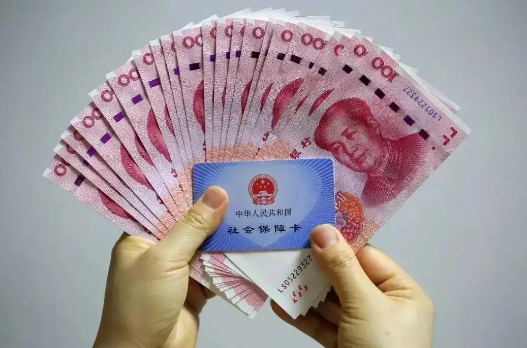 #多地违规向死亡人员发放养老金# 【7省份违规发养老金超8000万，含给服刑、死